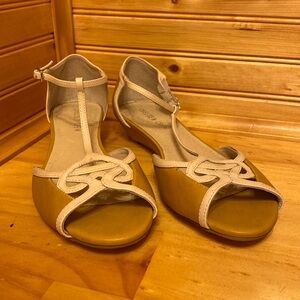 Chelsea Crew Sephora Mustard Bone T Strap Shoes 40
